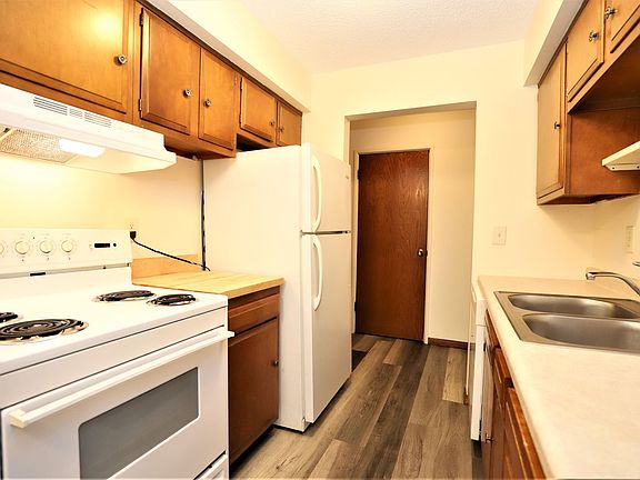 3rd image of 4435 Parklawn Ct APT 302