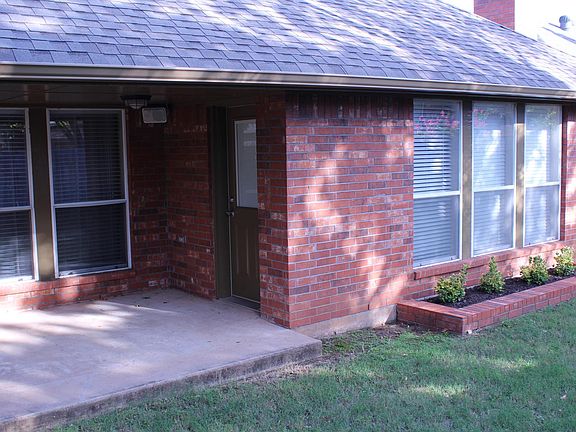 4th image of 18113 English Oak Ln
