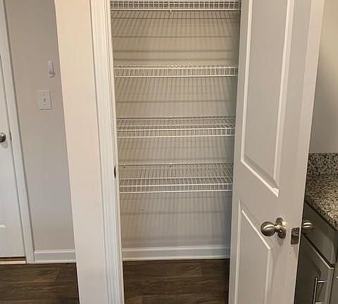 5th image of 411 Bennington Dr