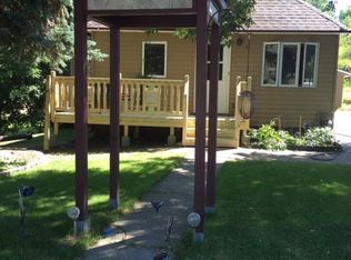 827 Hiawatha St, Minot, ND 58701