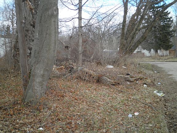 3rd image of 935 Wauceda Ave