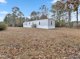 402 Pond View Cir, Hampstead, NC 28443