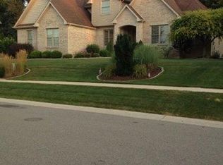 290 Hawick Dr, Valparaiso, IN 46385