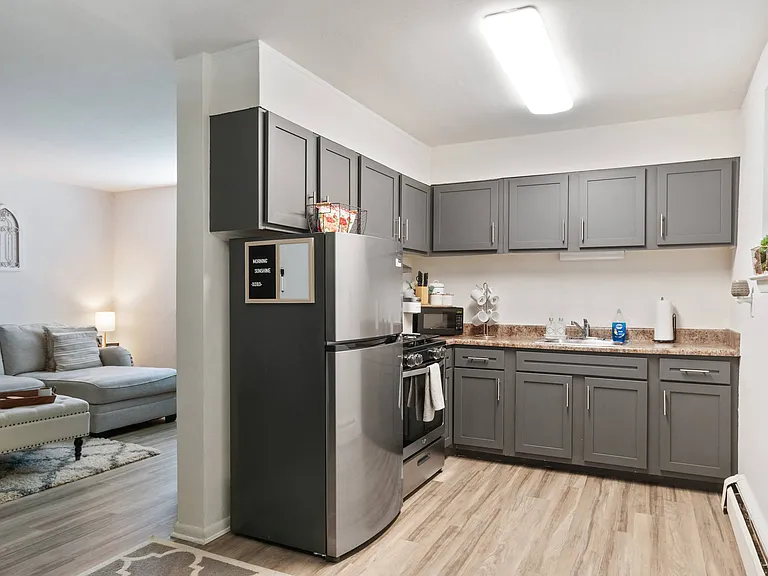 Coventry Place Apartments — Photo 13