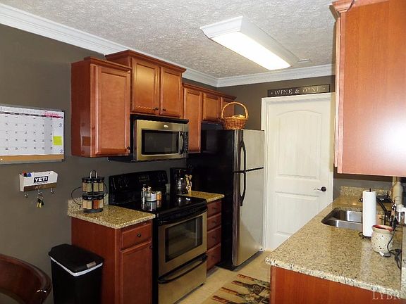 2nd image of 31 Old Tavern Cir