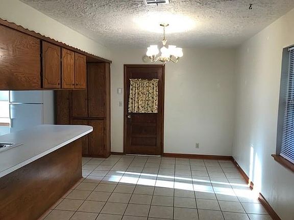 5th image of 1041 Woods Ave