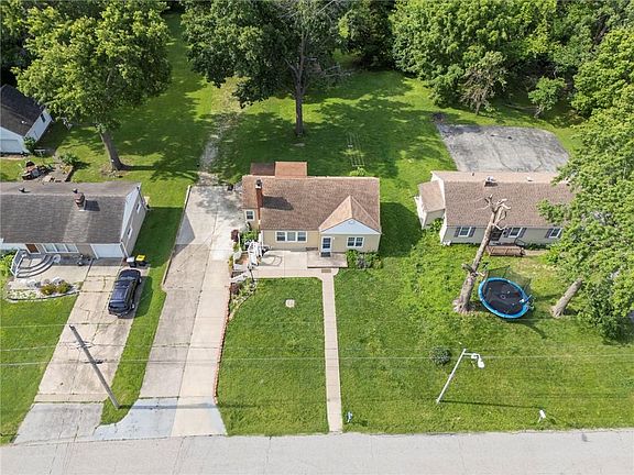 2nd image of 501 NE 87th St