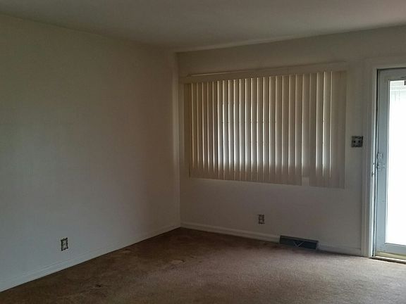 3rd image of 1302 Vine St
