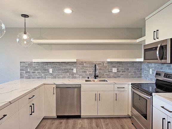 4th image of 2716 SE North St #306