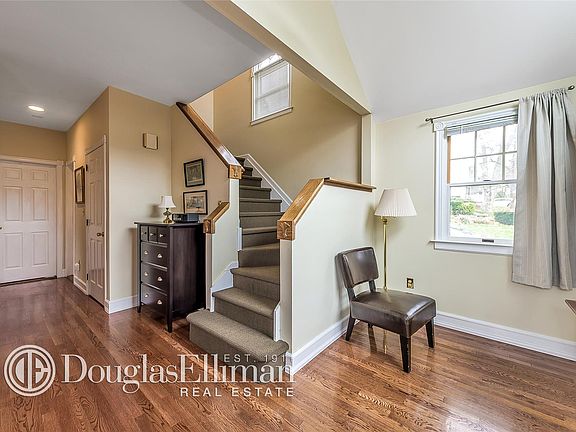 3rd image of 38 Sheridan St