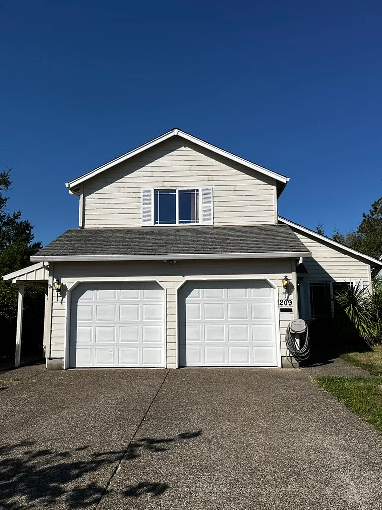 3 bed, 1340 sqft, $2,425 — Photo 1