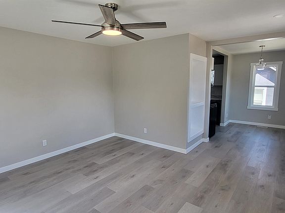 3rd image of 307 E Walnut St