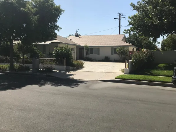 27209 Lakehurst Ave, Santa Clarita, CA 91351