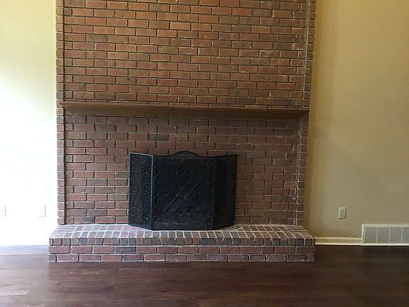5th image of 9188 Longwood Ln