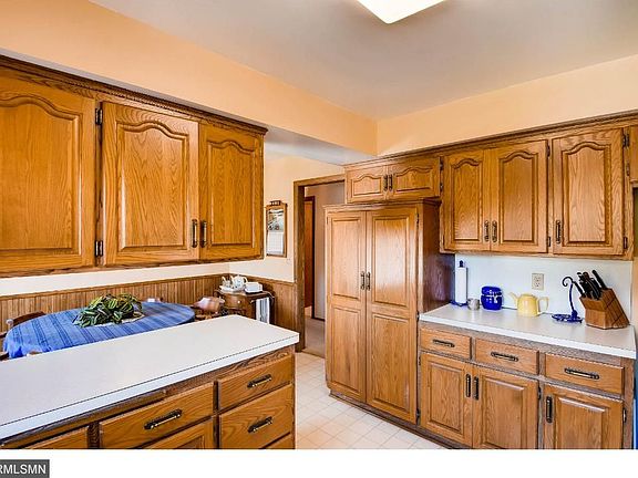 5th image of 21400 Oakdale Dr