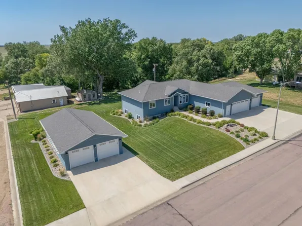 312 Main St, Dante, SD 57329