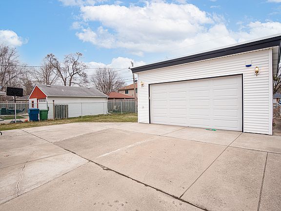 2nd image of 9037 Sproat Ave
