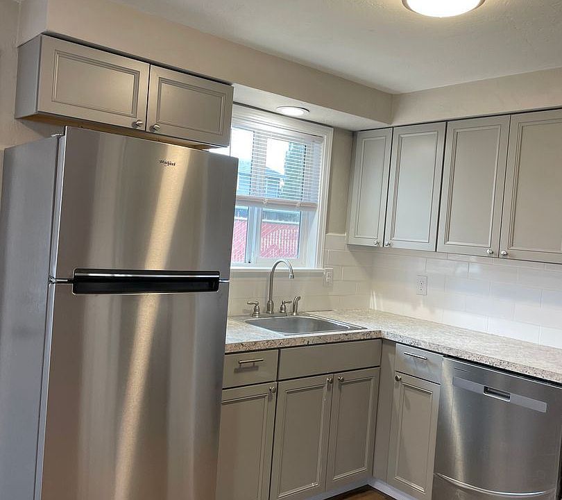 1st image of 619 W Maple St #11946968