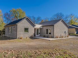 100 Brook Hollow Dr, Desoto, TX 75115