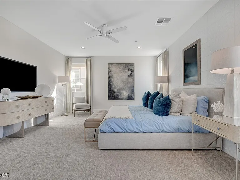 1075 N Water St — Photo 43