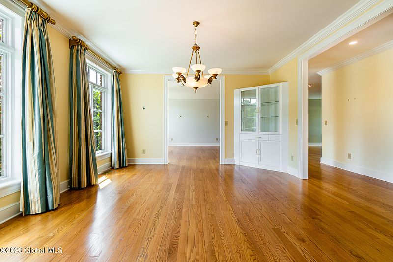 5th image of 11 Sage Estate
