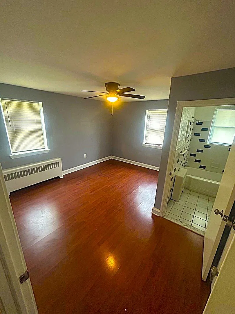 Thouron Apartments — Photo 3