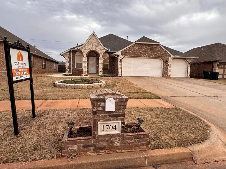 1704 Dorothy Dr — Photo 1