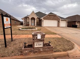 1704 Dorothy Dr, Moore, OK 73170