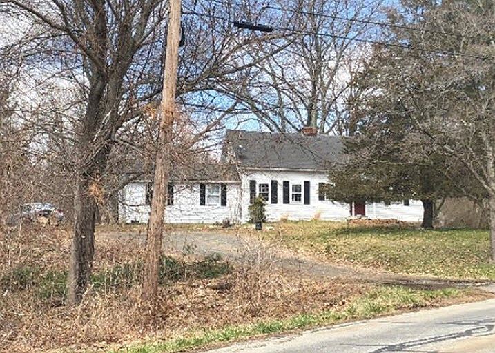 2nd image of 14 Oak Grove Rd