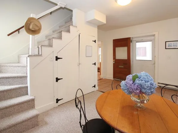 42 Lee Ave, Newport, RI 02840