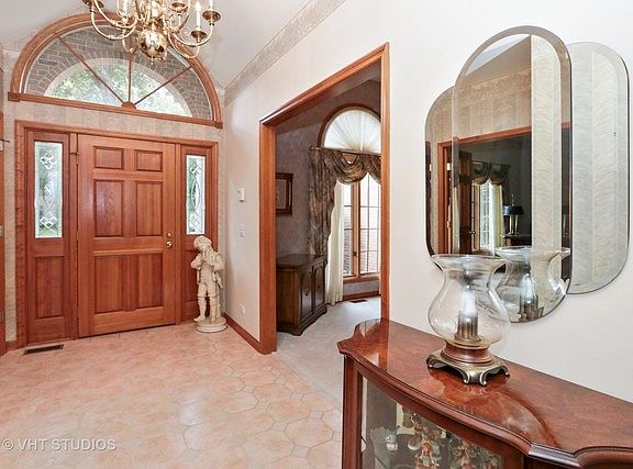 2nd image of 1093 Vineyard Dr