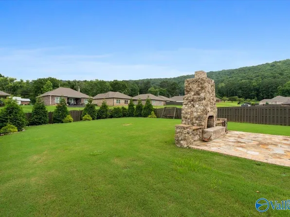 3025 Crystal Creek Dr, Brownsboro, AL 35741
