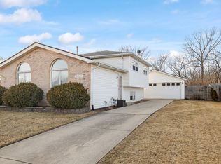 25620 S Linden Ave, Monee, IL 60449