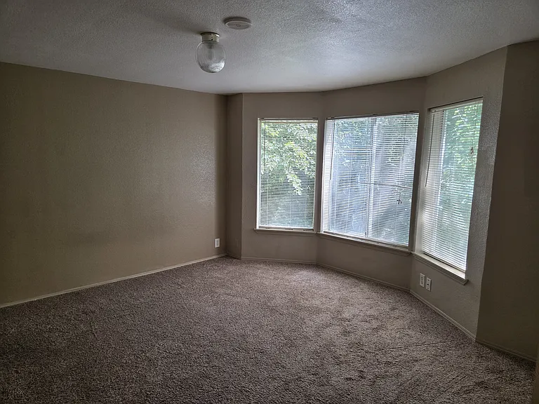 10700 NE Stevenson Rd — Photo 12