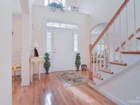 2nd image of 9700 Blackbird Hill Ln
