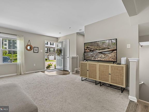 5th image of 121 Nelson Ln