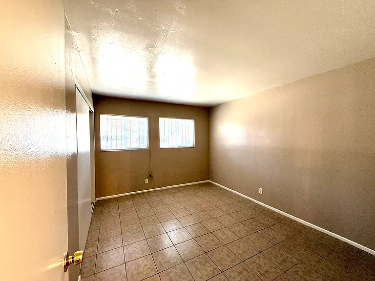 1134 W Stoneridge Ct #D — Photo 9