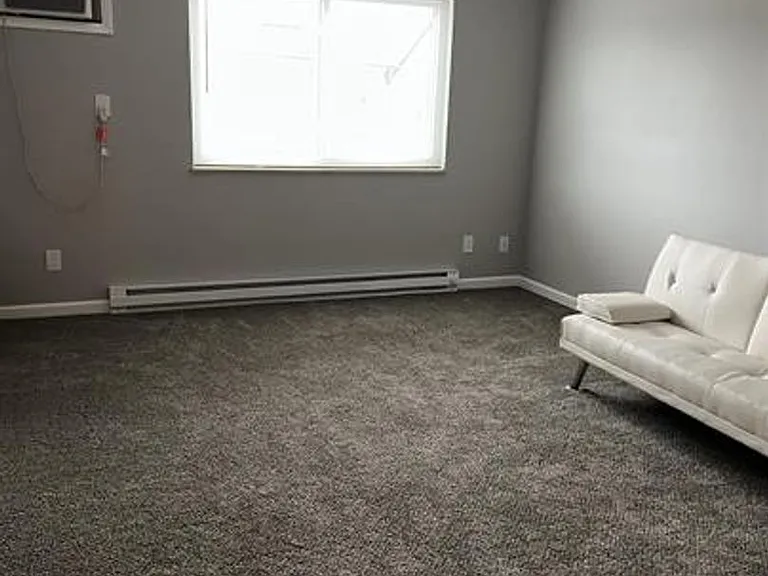 1802 Myers Ave — Photo 9
