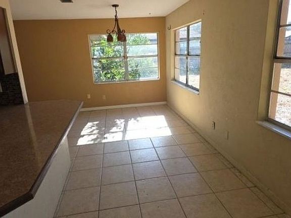 4th image of 1440 Meadowlark Dr