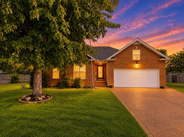 449 S Rocky Top St, Gallatin, TN 37066