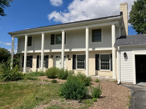 15200 Briaridge Ct, Elm Grove, WI 53122