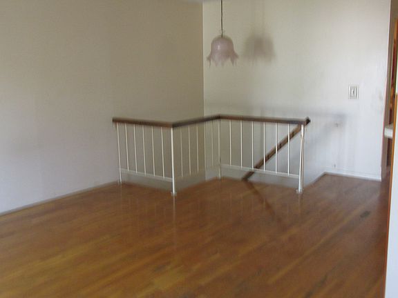 4th image of 1311 E 108th St