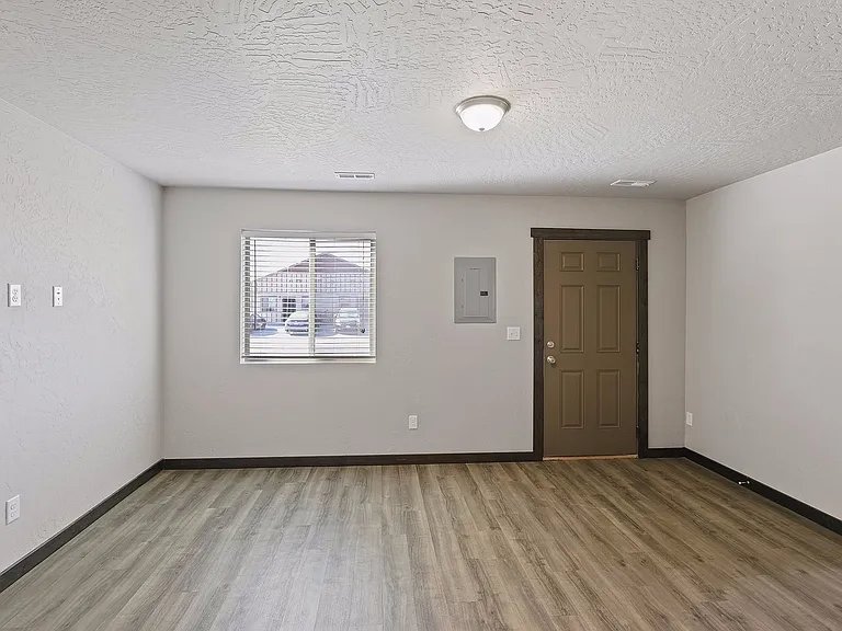 13908 W Bergen Dr — Photo 10