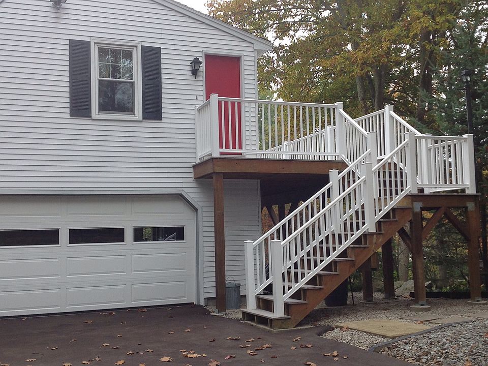 Private entrance/parking