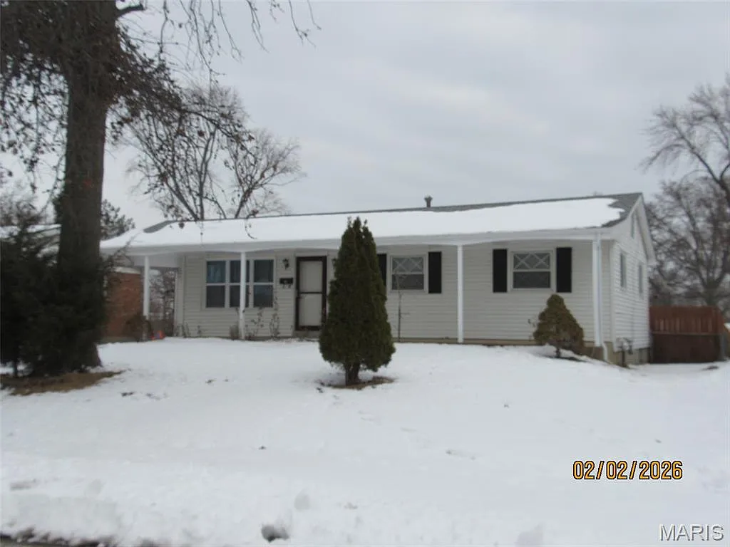 245 Alma Dr photo 1