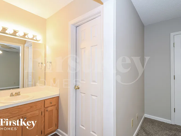 2055 Ardmore Village Ln — Photo 14