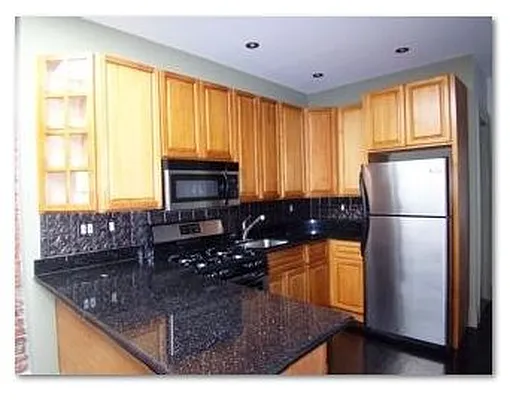 Rented by R New York | media 27