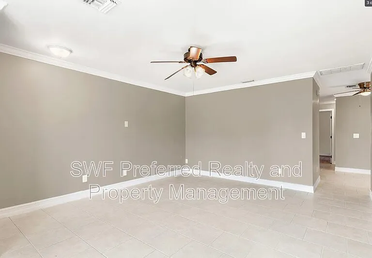 919 SW 48th Ter — Photo 5