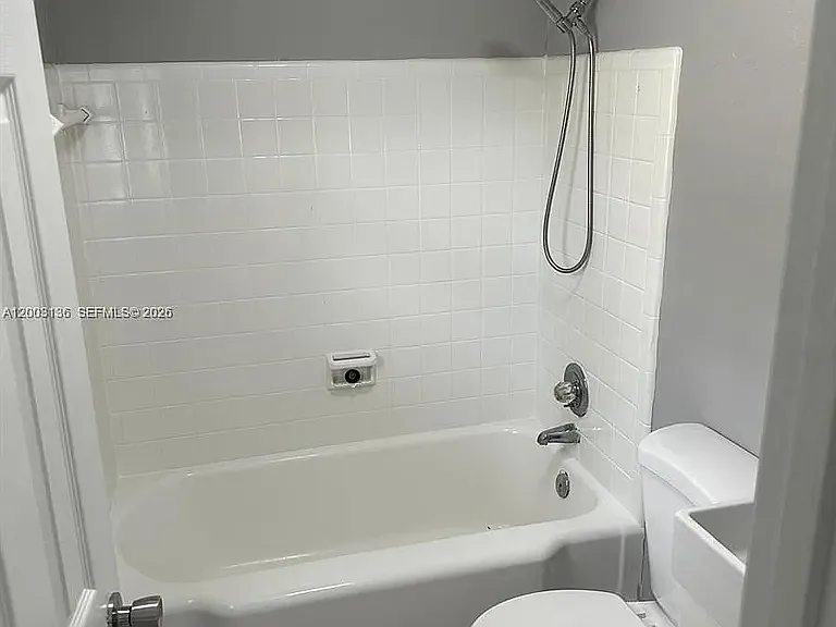 Anchor Bay Apartments — Photo 27