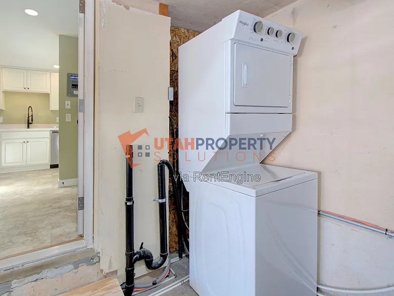 860 E Vics Rd — Photo 16